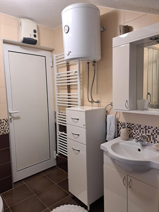 Apartman Avram Kotor Varos Exteriör bild
